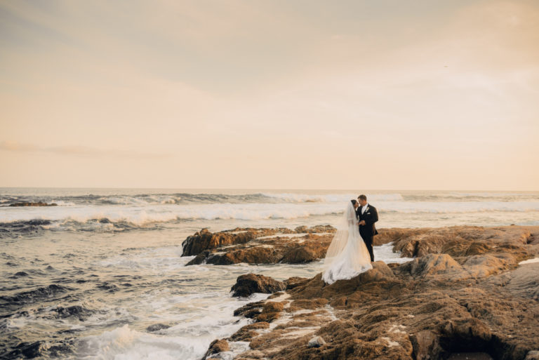 Read more about the article Sunset Wedding Photos in Cabo San Lucas, Mexico